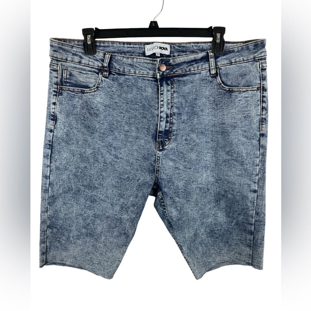 Fashion Nova Blue Denim Medium Wash Frayed 5 Pocket Shorts Sz 20 Plus EUC